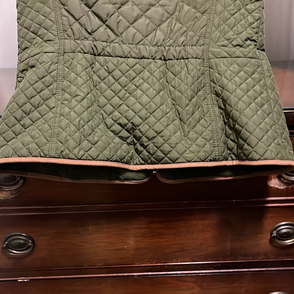 Talbots Women's Medium Green Quilted Zip Vest W/Pockets + Brown and Gold Accents - Picture 13 of 15